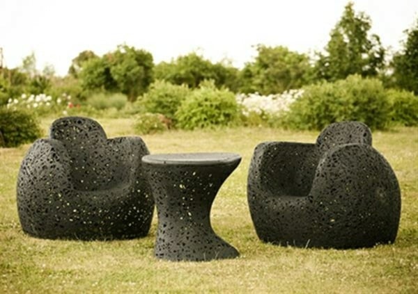 interessante-schwarze-Rattanmöbel-moderne-Gartengestaltung