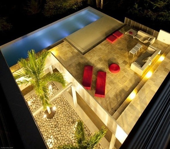 interessanter-Außenbereich-Schwimmbad-Patio-Möbel