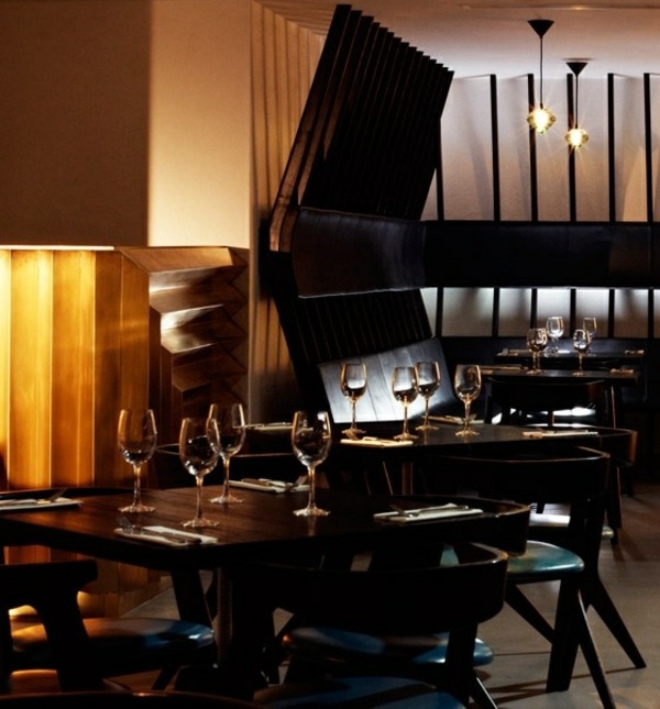 klassische-Holzmöbel-Luxus-Restaurant-London