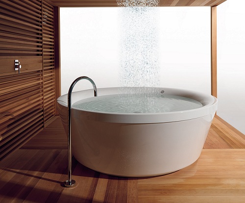 kleine-tiefe-badewanne-modernem-design
