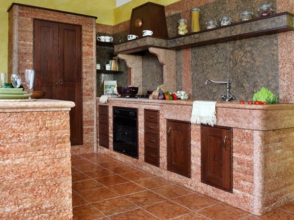 luxus-küche-marmor-braune-farbgebung