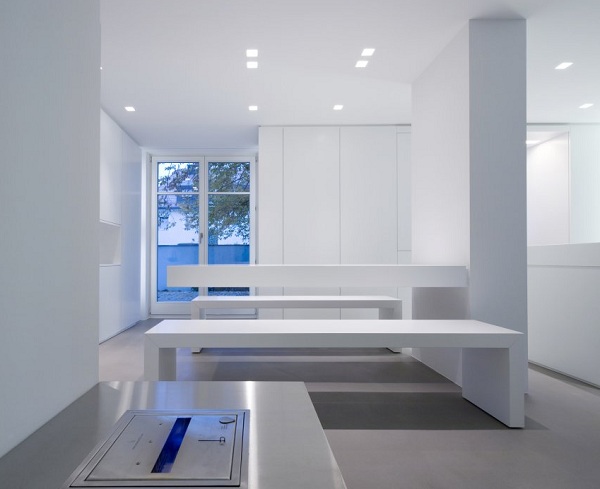 minimalistische-innenarchitektur-weiße-wohnung