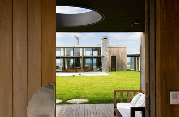 minimalistisches-Hausdesign-Holzfassade