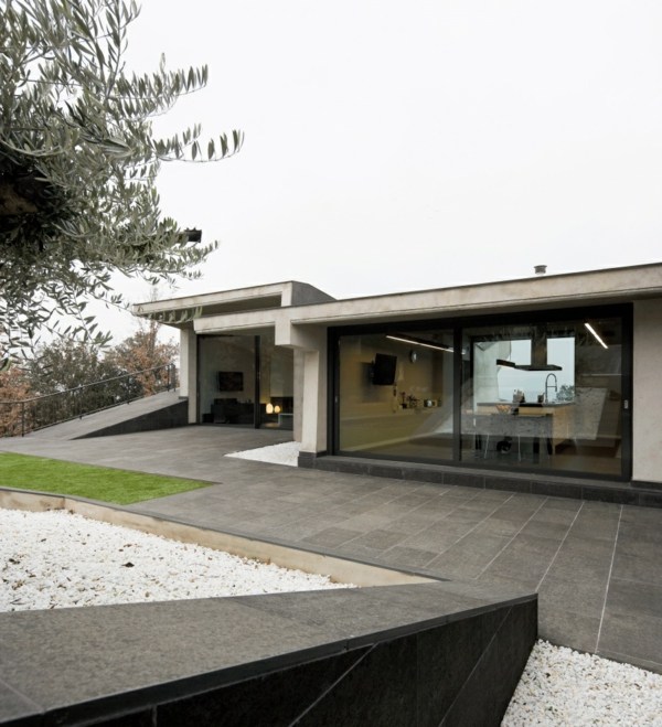 minimalistisches-modernes-betonhaus-wald