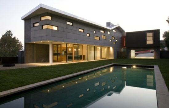 moderne-Architektur-grosses-minimalistisches-Haus