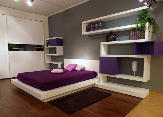 moderne-weiße-schlafzimmer-möbel-lila-akzente