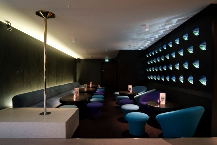 restaurant interieur lounge-indirekte-beleuchtung-wanddeko
