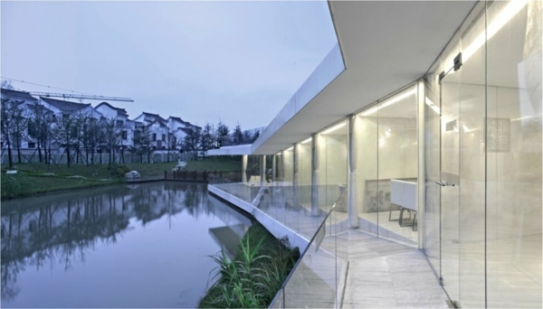 riverside-clubhouse-weiße-minimalistische-architektur