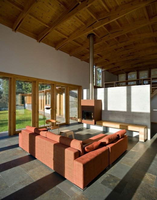rustikales-Sofa-Landhaus-Wohnzimmer