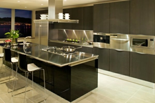schwarze-moderne-Küche-Stahl-Küchentheke