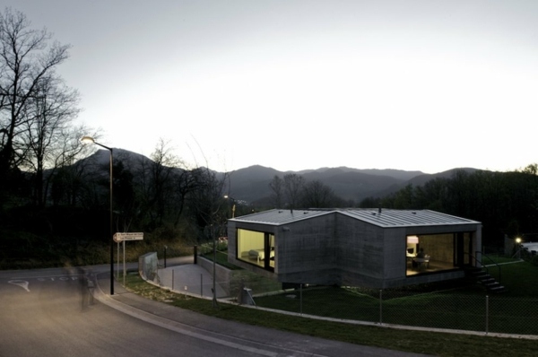 spanishe-minimalistische-architektur-luxushaus