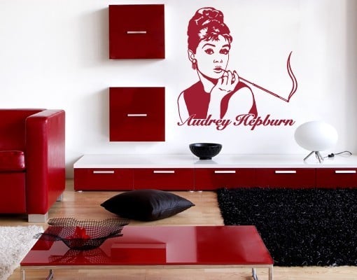 stilvolle-wandtattoos-wohnzimmer-Audrey-Hepburn