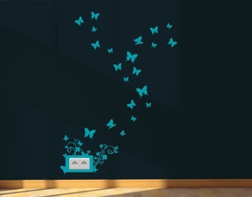 türkisblaue-steckdosen-wand-deko-Schmetterlingskringel