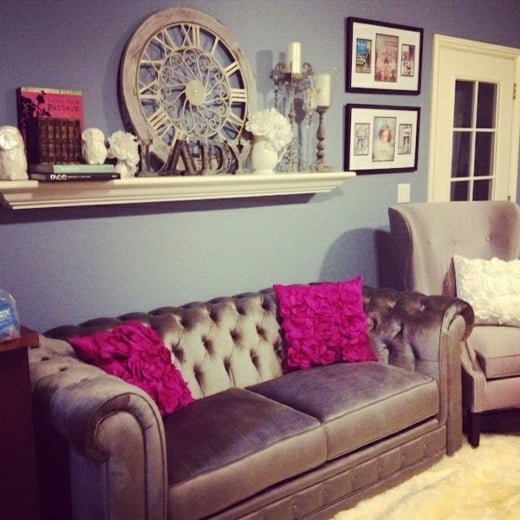 vintage-wohnzimmer-möbel-violette-akzente