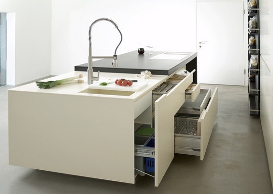weiße-Küche-moderne-Spülle-Einbauschränke