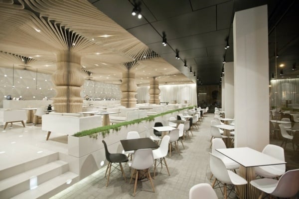 weißes-Interieur-Design-Cafe-Bulgarien