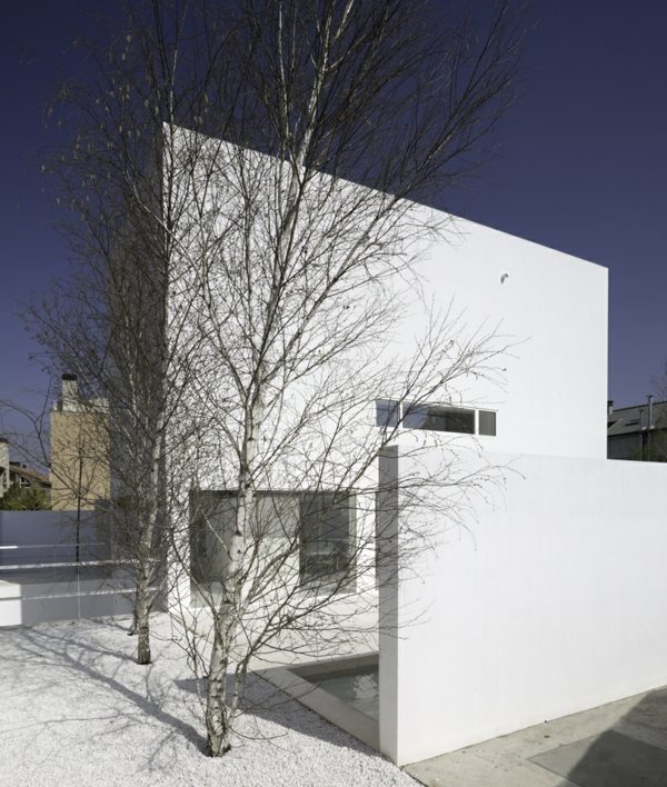 weißes-betonhaus-minimalismus-spanien