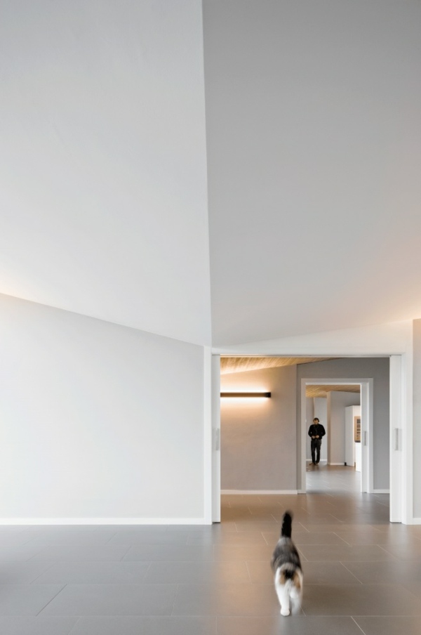 weißes-interieur-design-modernes-betonhaus