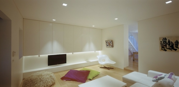 weißes-minimalistisches-interieur