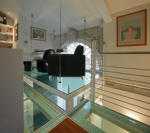 zweite-etage-glasboden-moderne-wohnung-venedig