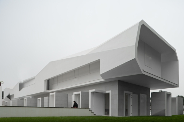 Architekt-Alvaro-Siza-Vieira-fez-haus-weiße-fassade