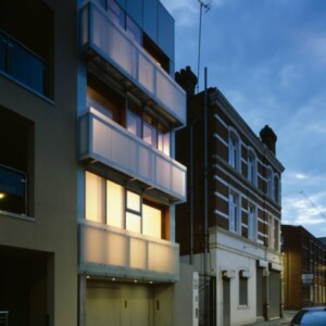 Das-moderne-Stadthaus-Carl-Turner-Architects-fassade