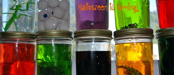 Glasgefäße-Körperteile-Halloween-Deko-Ideen