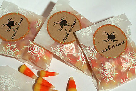 Gruselige-Halloween-Dekorationen-tüten-süßigkeiten