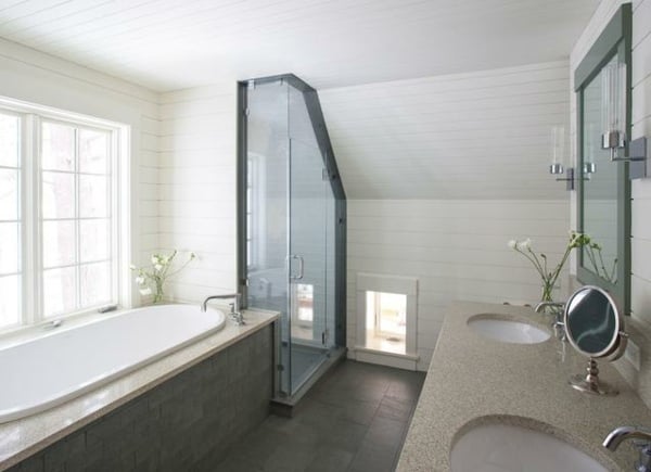 Ideen-Badezimmer-mit-Dachschräge-eckduschkabine