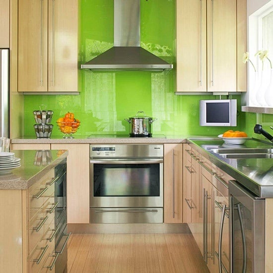 Küchenrückwand-Ideen-grüner-Küchenspiegel 