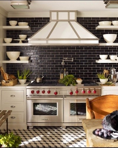 Küchenrückwand-Ideen-schwarze-rechtecke