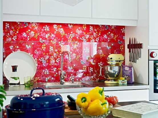 Küchenrückwand-schöne-Ideen-Fliesenspiegel-blumenmuster