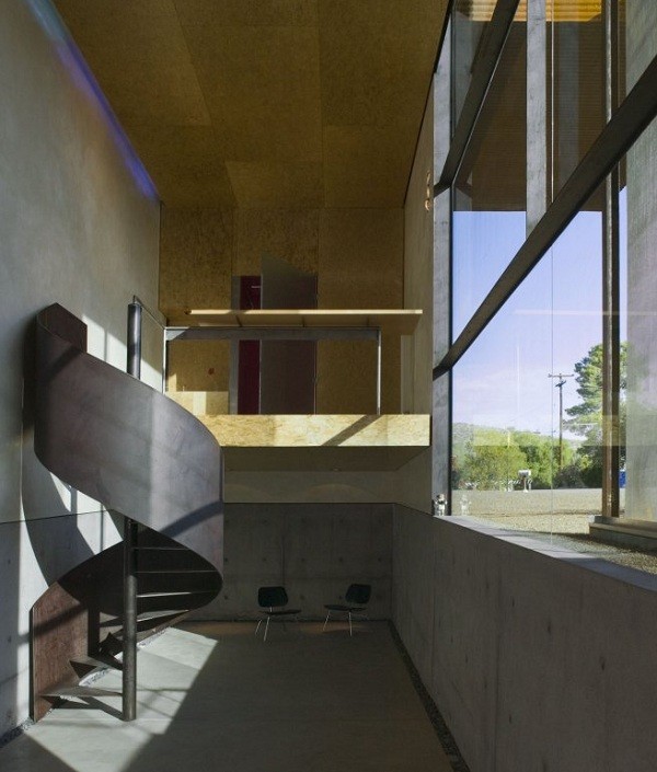Minimalismus-in-der-Architektur-wendeltreppe
