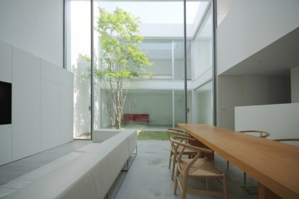 Minimalismus-pur-japanischen-Architektur-weißes-interieur