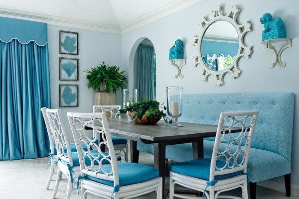 Moderne-Esszimmer-Ideen-hellblaue-farbtöne-küchenbank
