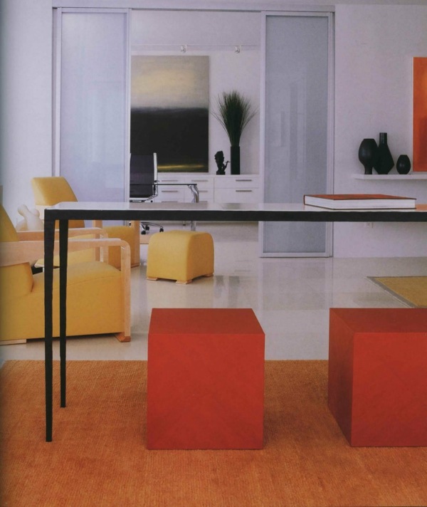 Moderne-Büro-Einrichtung-orange-gelb