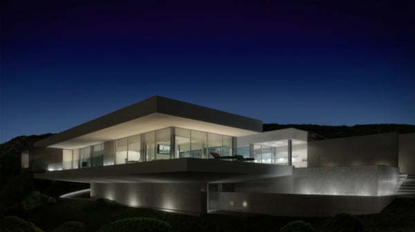 Modernes-Haus-mit-minimalistischem-Design-Mario-Martins