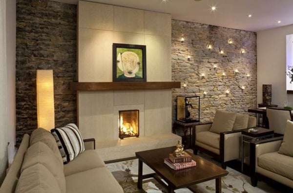 Natursteinwand-im-Wohnzimmer-beleuchtung-deko-idee