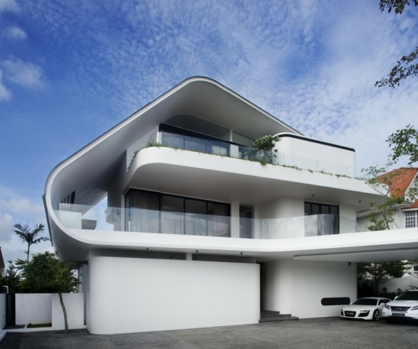 Preisgekrönte-nachhaltige-Architektur-weiße-fassade
