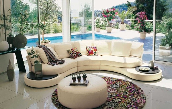 Roche Bobois-modernes-Möbeldesign-sofa-mit-kaffeetischen