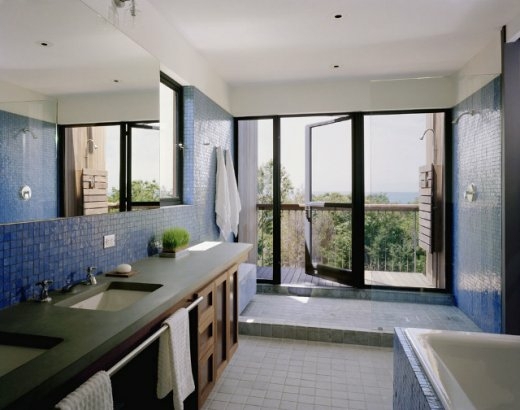 blaue-Fliesen-Badezimmer-Meditterranischer-Stil