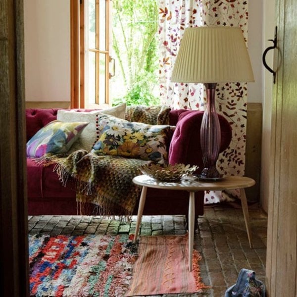 dunkelrosa-Farbe-shabby-chic-Dekoration-romantisches-Wohnzimmer