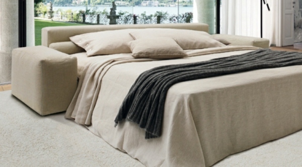 elegantes-komfortables-italianisches-Bett