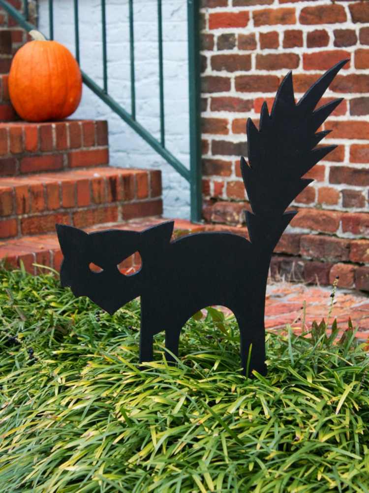 halloween gartendeko zum selbermachen katze schwarz idee rasen