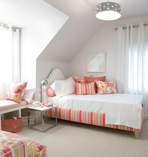 mädchen-Schlafzimmer-mit-Dachschräge-weiß-rosa