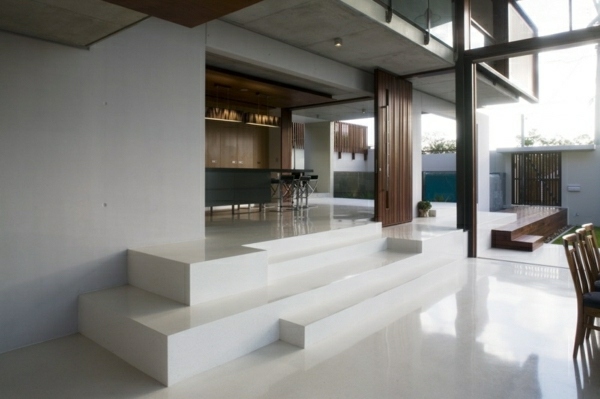 minimalistische-weiße-Treppe