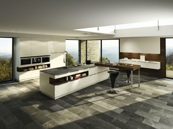moderne-große-weiße-Küche-Granitboden