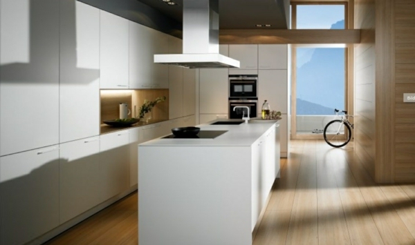 moderne-minimalistische-weiße-Küche