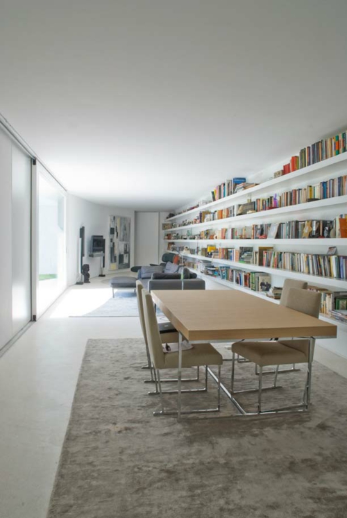 minimalistisches Haus mit Innenhof