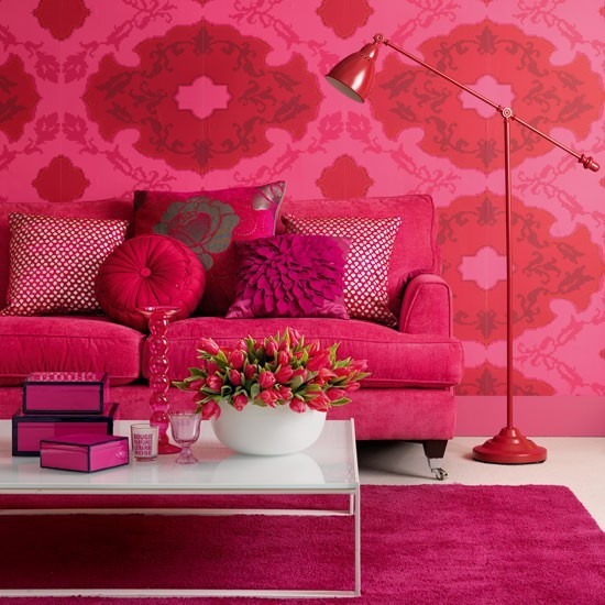 rosa-Blumenmuster-Wohnzimmer